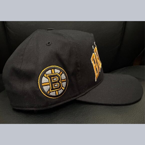 Boston Bruins 2022 Snapback Hat - Picture 2 of 9